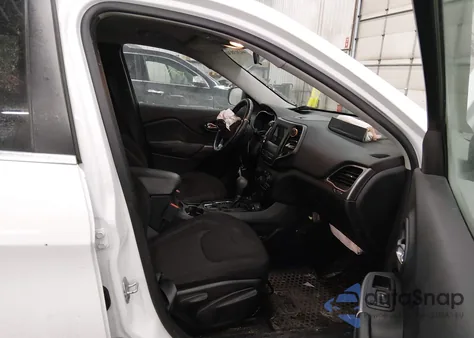 2019 Jeep Cherokee Latitude 4X4 z USA, uszkodzony, nr VIN 1C4PJMCX8KD112021